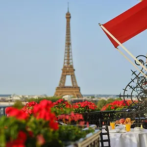 Hotel Plaza Athenee - Dorchester Collection, Paříž